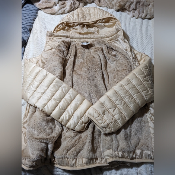 Tan winter coat with zip off hood, pink pocket zippers and faux fur lining - Picture 2 of 6